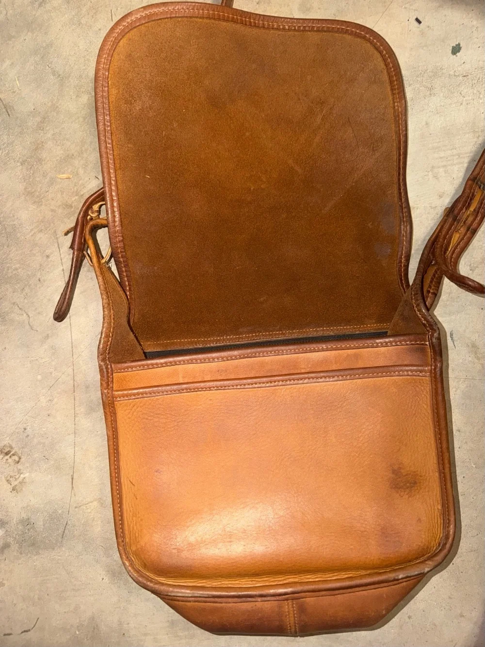 Vintage Coach brown tan leather purse